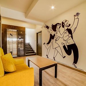 Townhouse Sarvar Hospitality Near Ascendas Park Square Mall